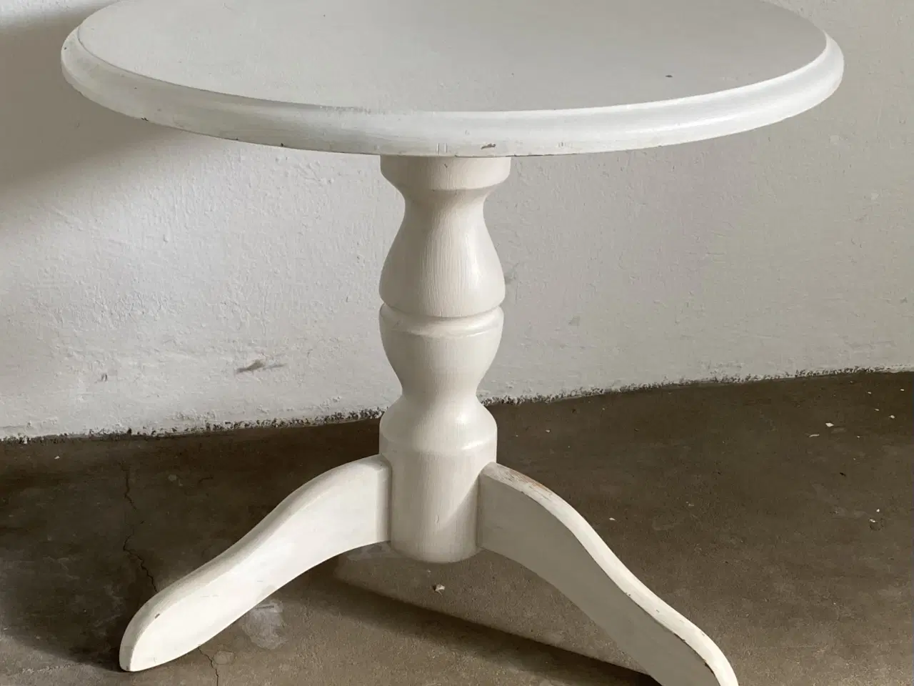 Billede 1 - Rundt Sofabord hvidmalet træ