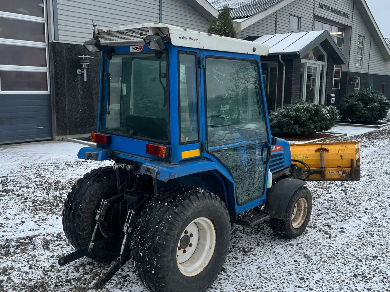 Billede 11 - Iseki 330 Med frontlift, sneplov og lukket kabine