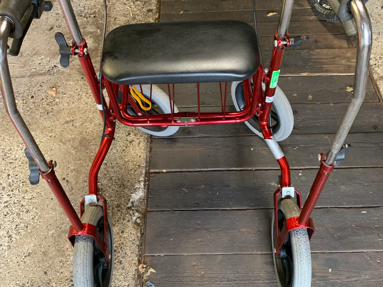 Billede 5 - Rollator brugt med store luft gummihjul 