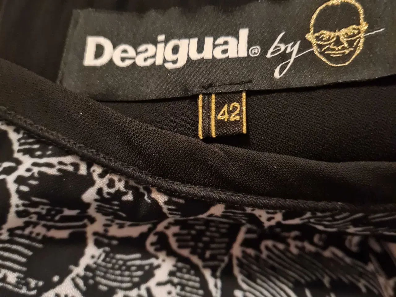 Billede 2 - Kjole str 42 fra Desigual