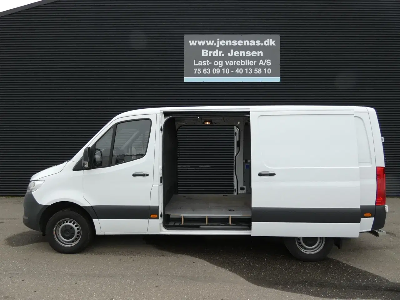 Billede 1 - Mercedes-Benz Sprinter 317 2,0 CDI A2 H2 RWD 9G-Tronic 170HK Van Aut.