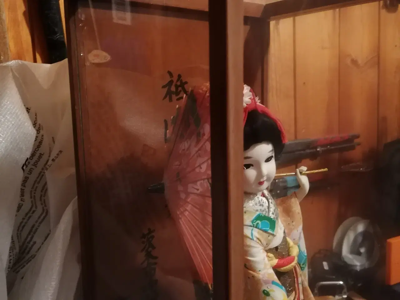 Billede 6 - Japansk dukke i montre