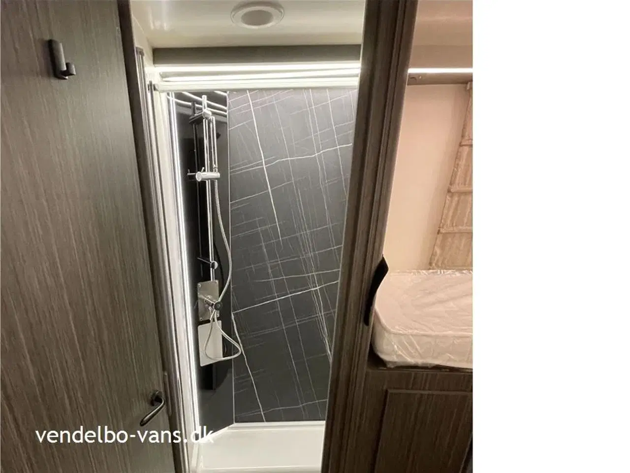 Billede 15 - 2026 - McLouis Nevis 870 180 HK og 8 trins automatgear - Enkeltsenge og stor garage