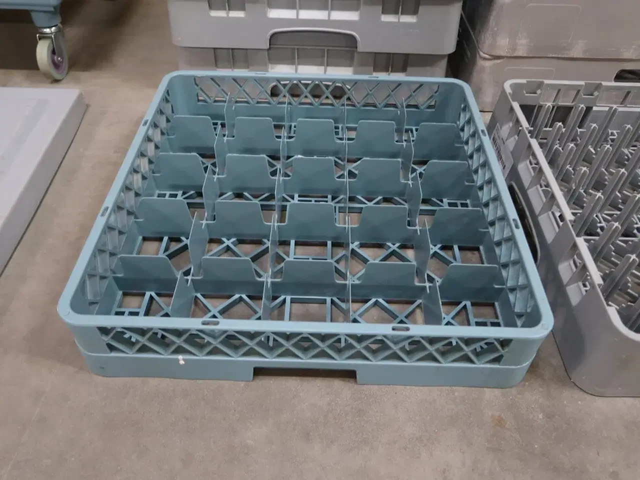 Billede 4 - Lav kurvevogn med 11 stk. opvaskebakker