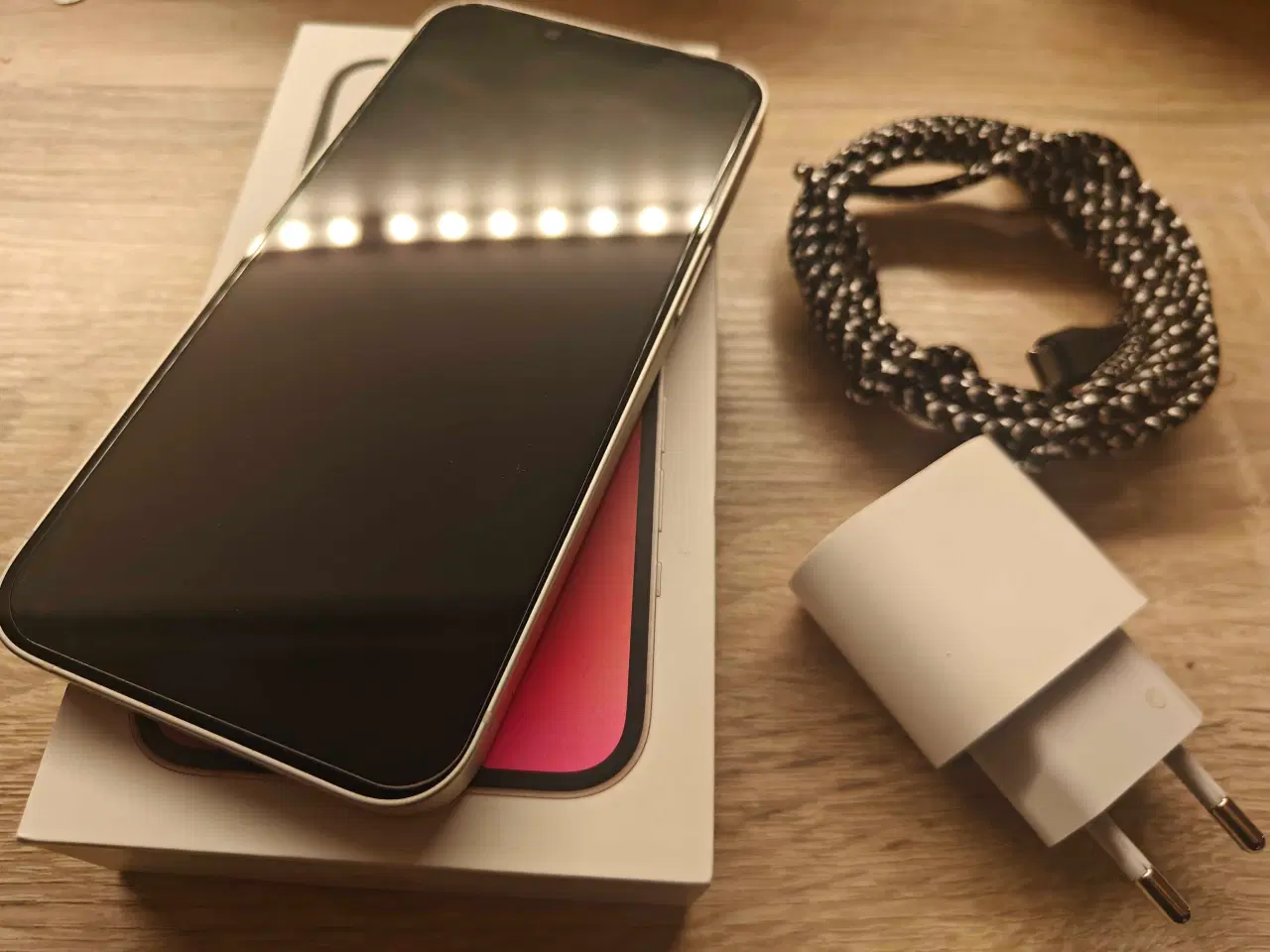 Billede 2 - IPhone 14, 128 GB. Som ny, med tilbehør.