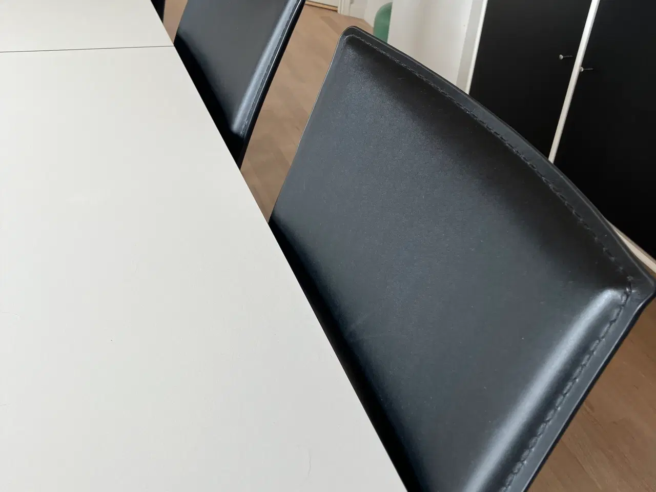 Billede 6 - Spisebordsstole sort kunstlæder