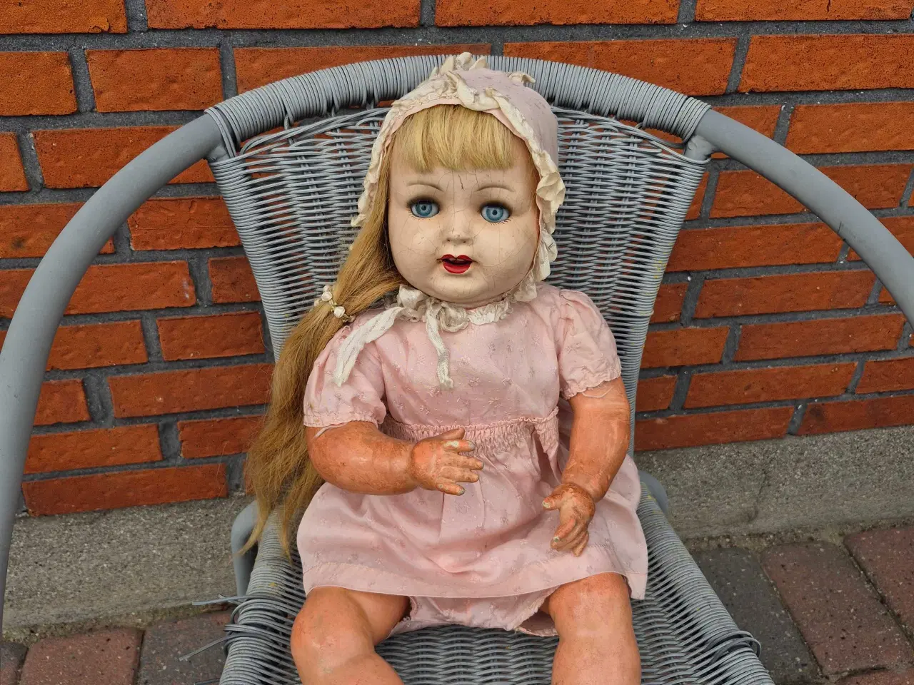 Billede 1 - Gammel dukke