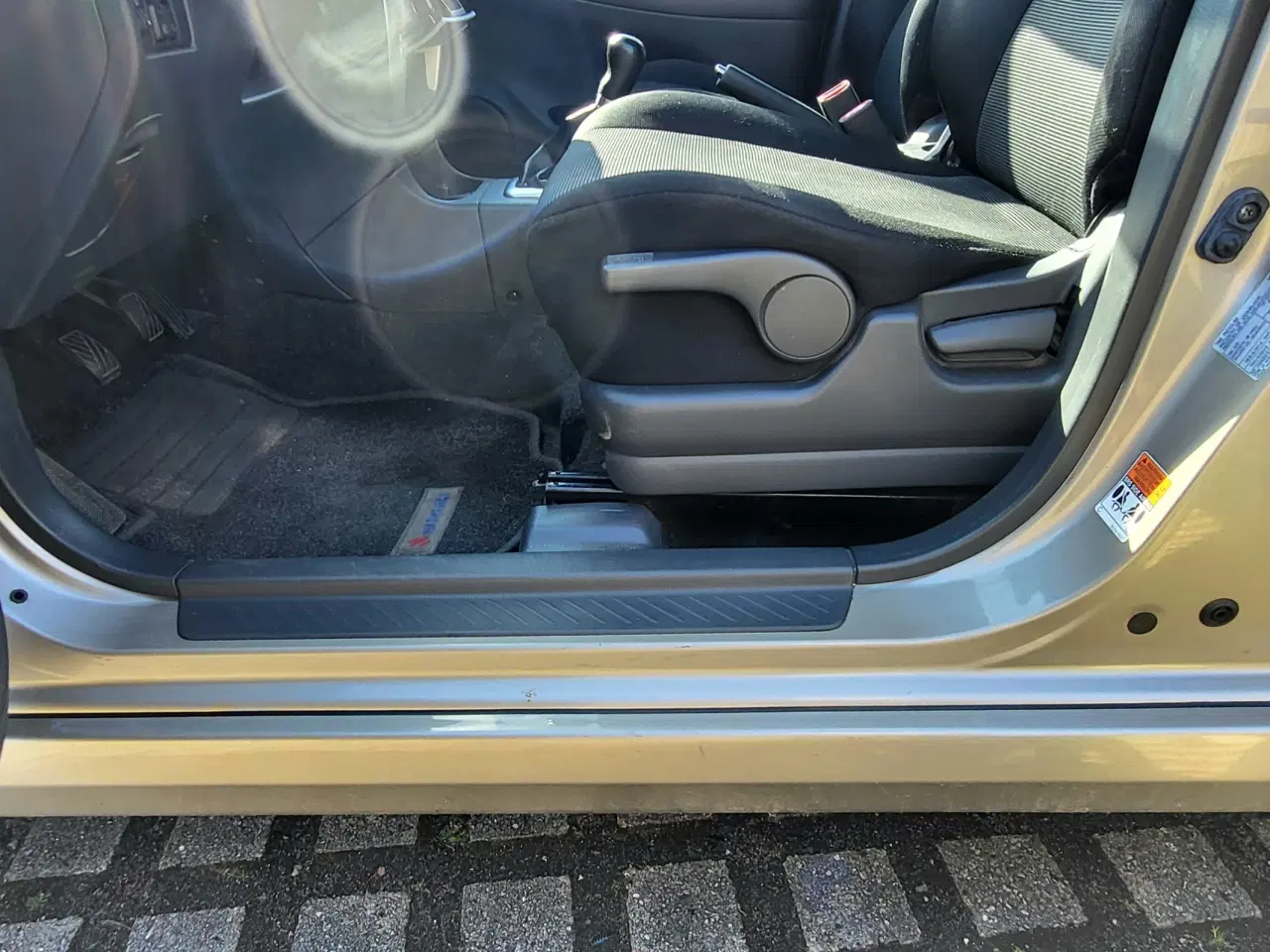 Billede 3 - ​Suzuki Liana 1,6 GLX – Nysynet, velholdt og hunde