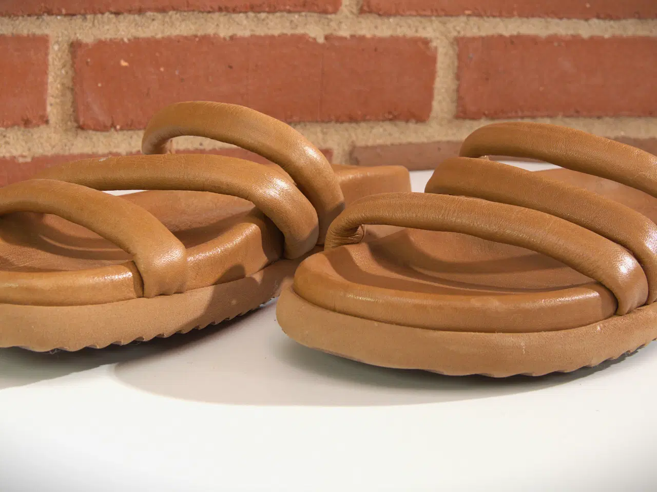 Billede 5 - VIAVAI lys brun sandal i skind