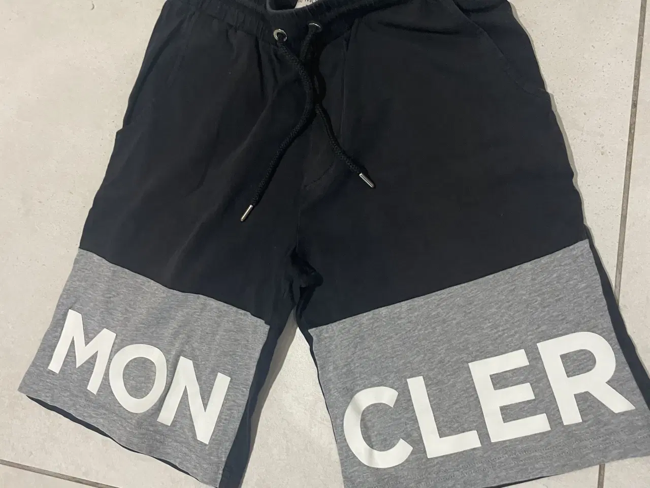 Billede 2 - Moncler børne-shorts