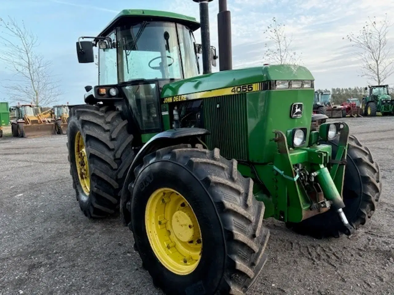 Billede 5 - John Deere 4055 FRONTLIFT, NÆSTEN NYE DÆK