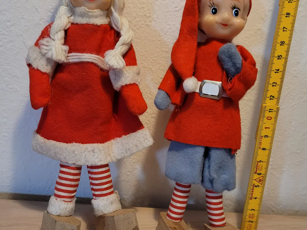 Billede 1 - Ældre nissepige og nissedreng