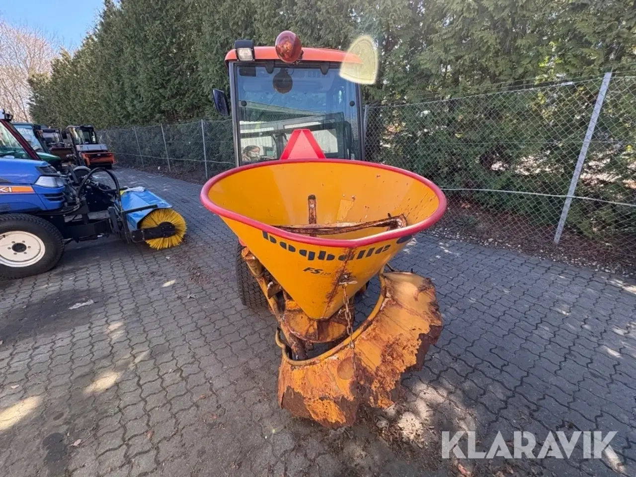 Billede 4 - Traktor Kubota BX2350DV-FR med kost og saltspreder