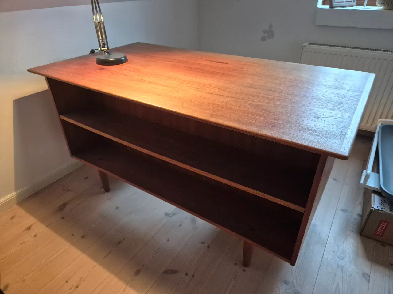 Billede 1 - Teak skrivebord - flot model og stand. 