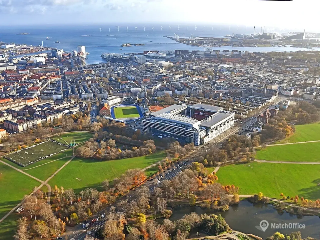 Billede 27 - Med kontor i Parken kan I spille bold med de bedste