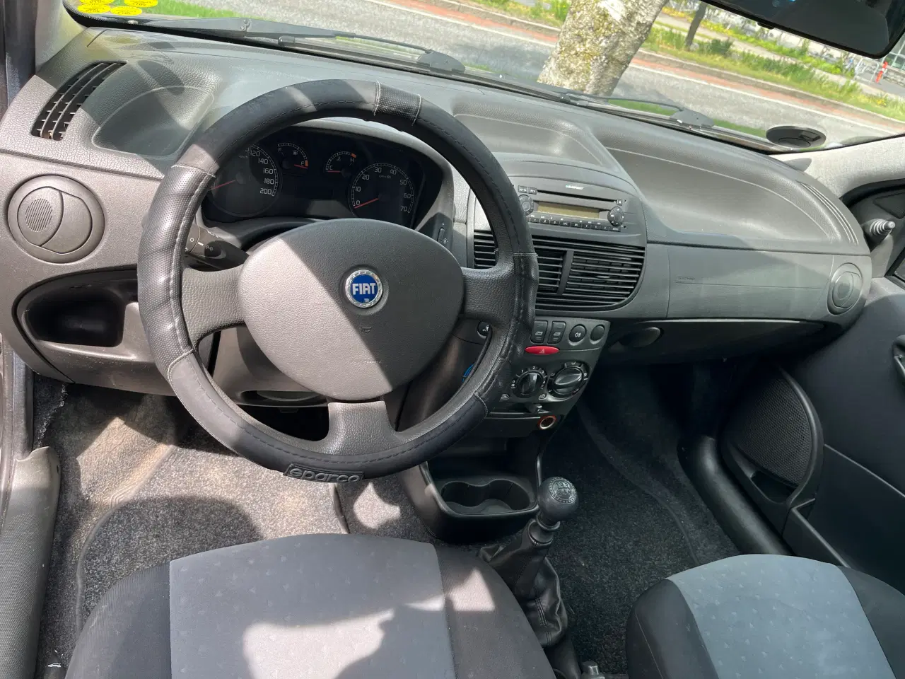 Billede 3 - Grå Fiat Punto 