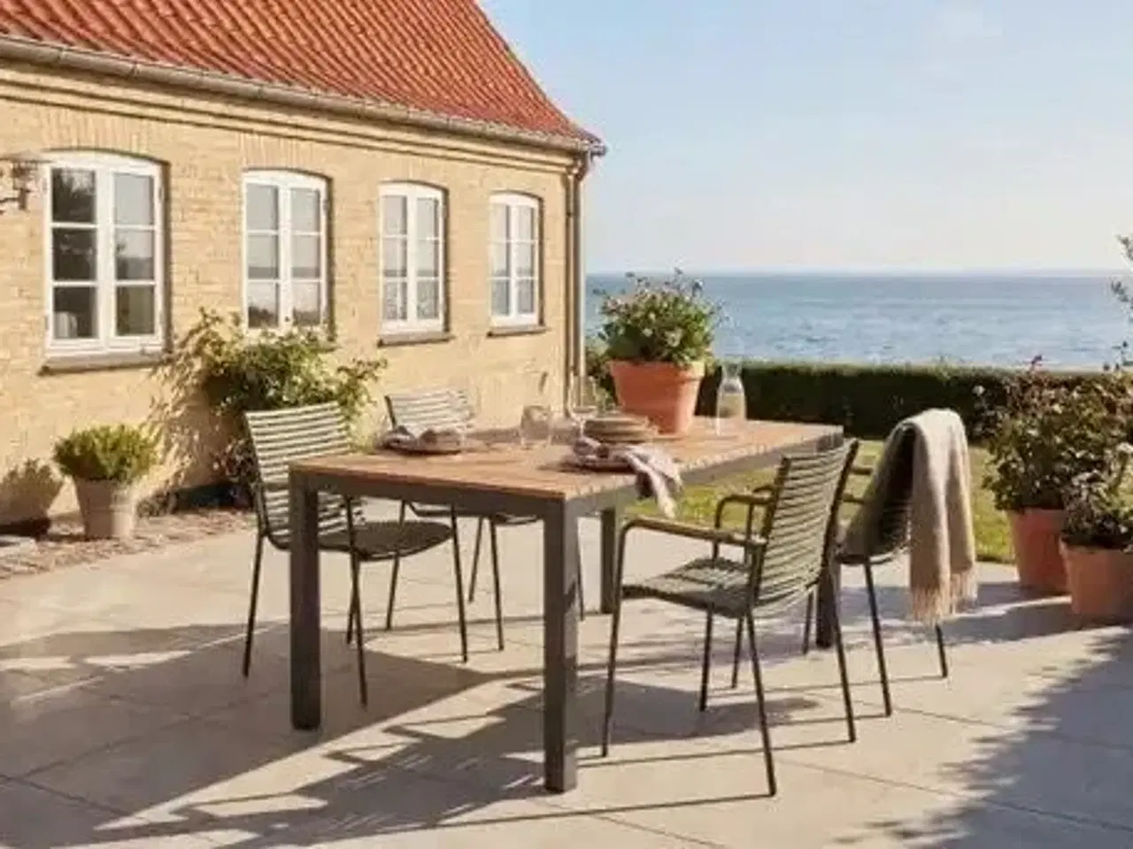 Billede 1 - Classic havemøbelsæt bord med fire stole