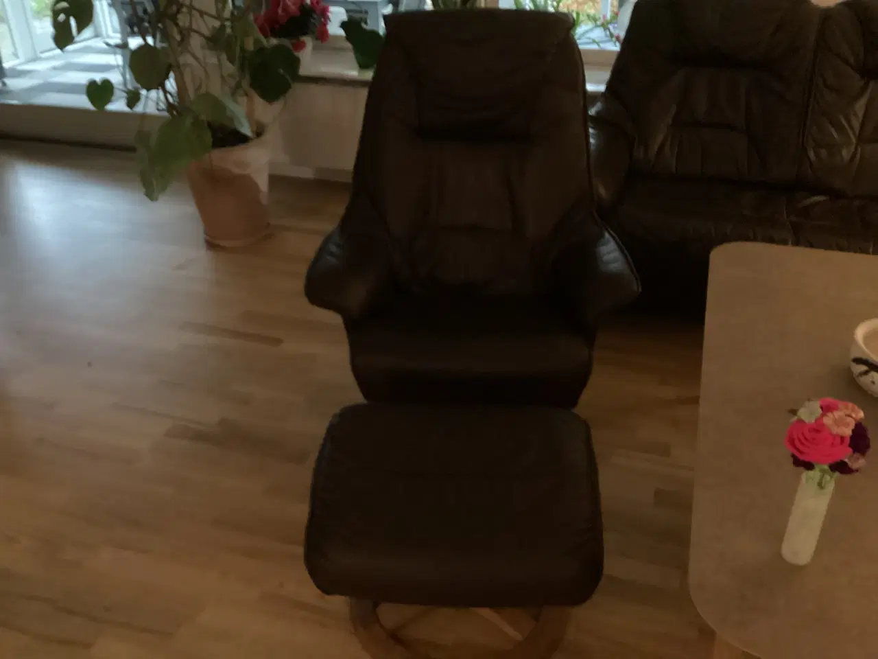 Billede 1 - Sofagruppe og lænestole med skamler i læder