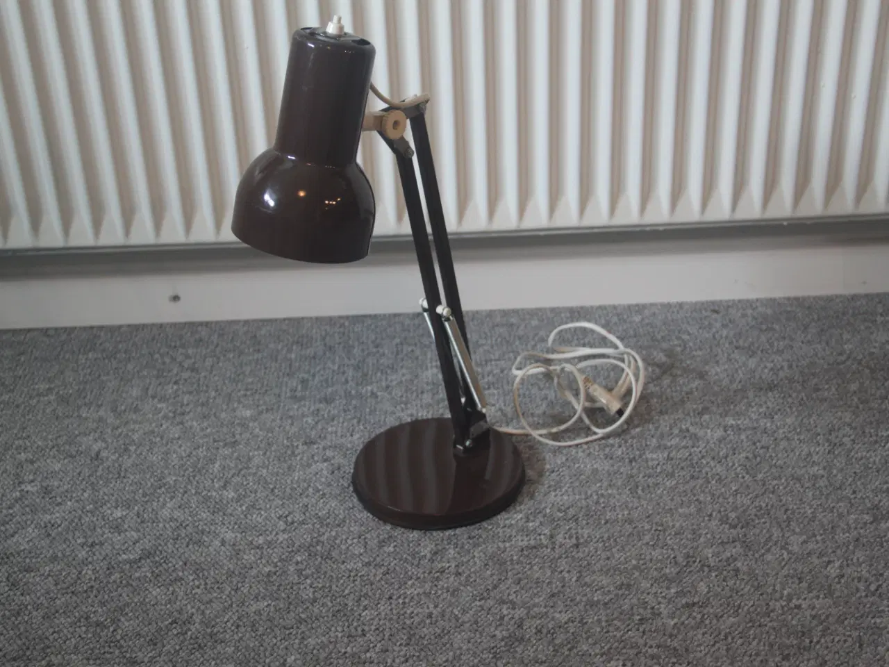 Billede 1 - Skrivebordslampe fra 1970'erne i brunt metal