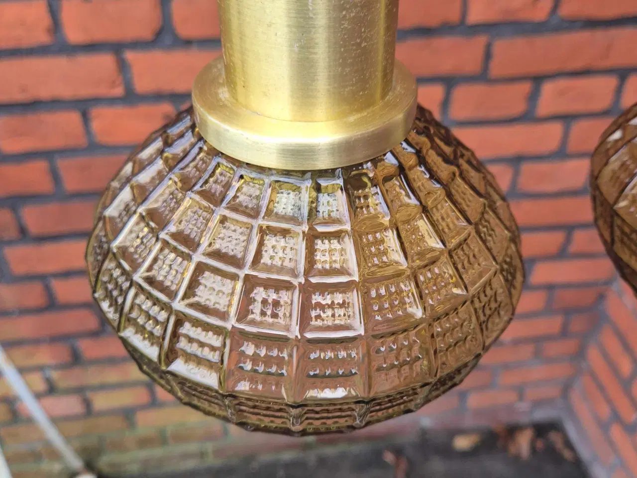 Billede 3 - Smukke retrolamper i ravfarvet glas