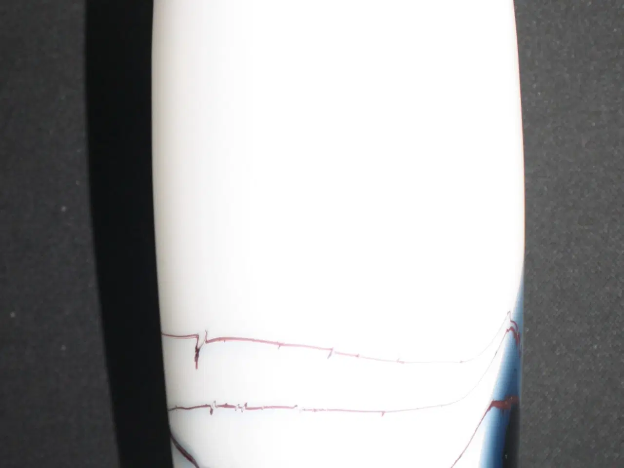 Billede 6 - Atlantis vase, opalhvid med blålig dekoration