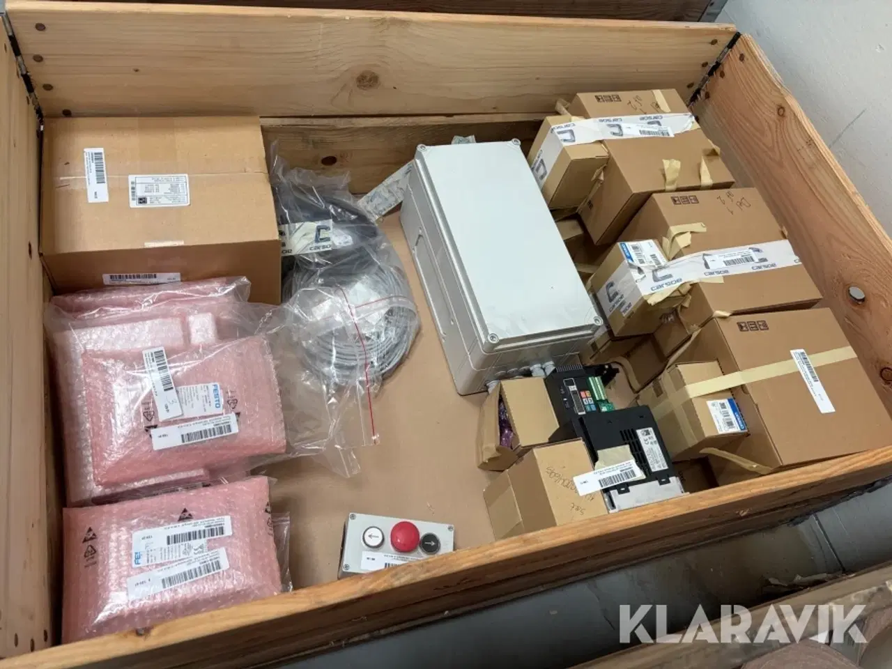 Billede 3 - Lot - invertere, flowtransmitter, controllere og øvrigt - 1 palle