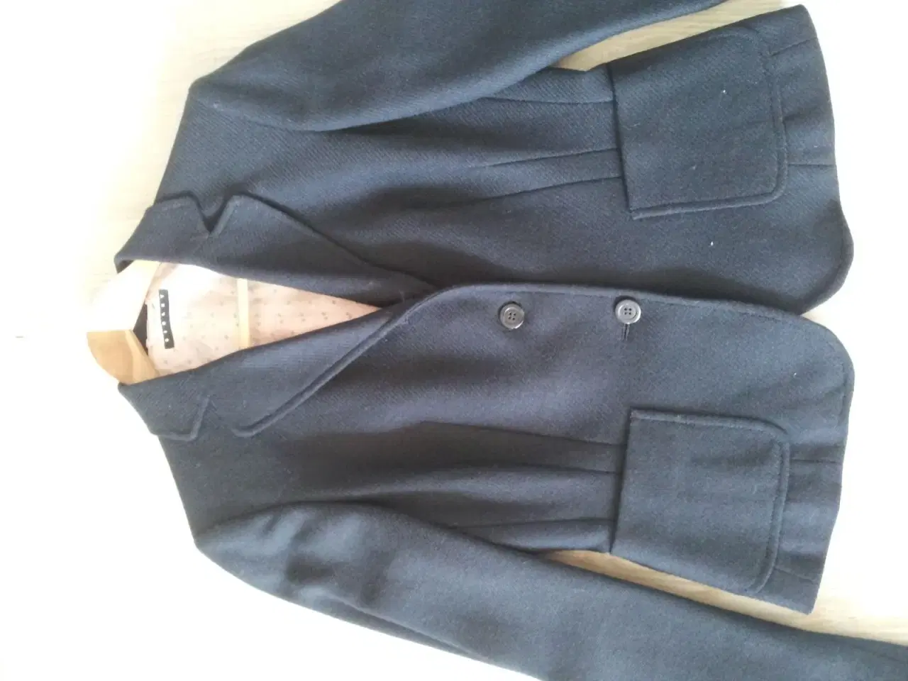 Billede 1 - Helt ny lækker sort jakke fra Benetton