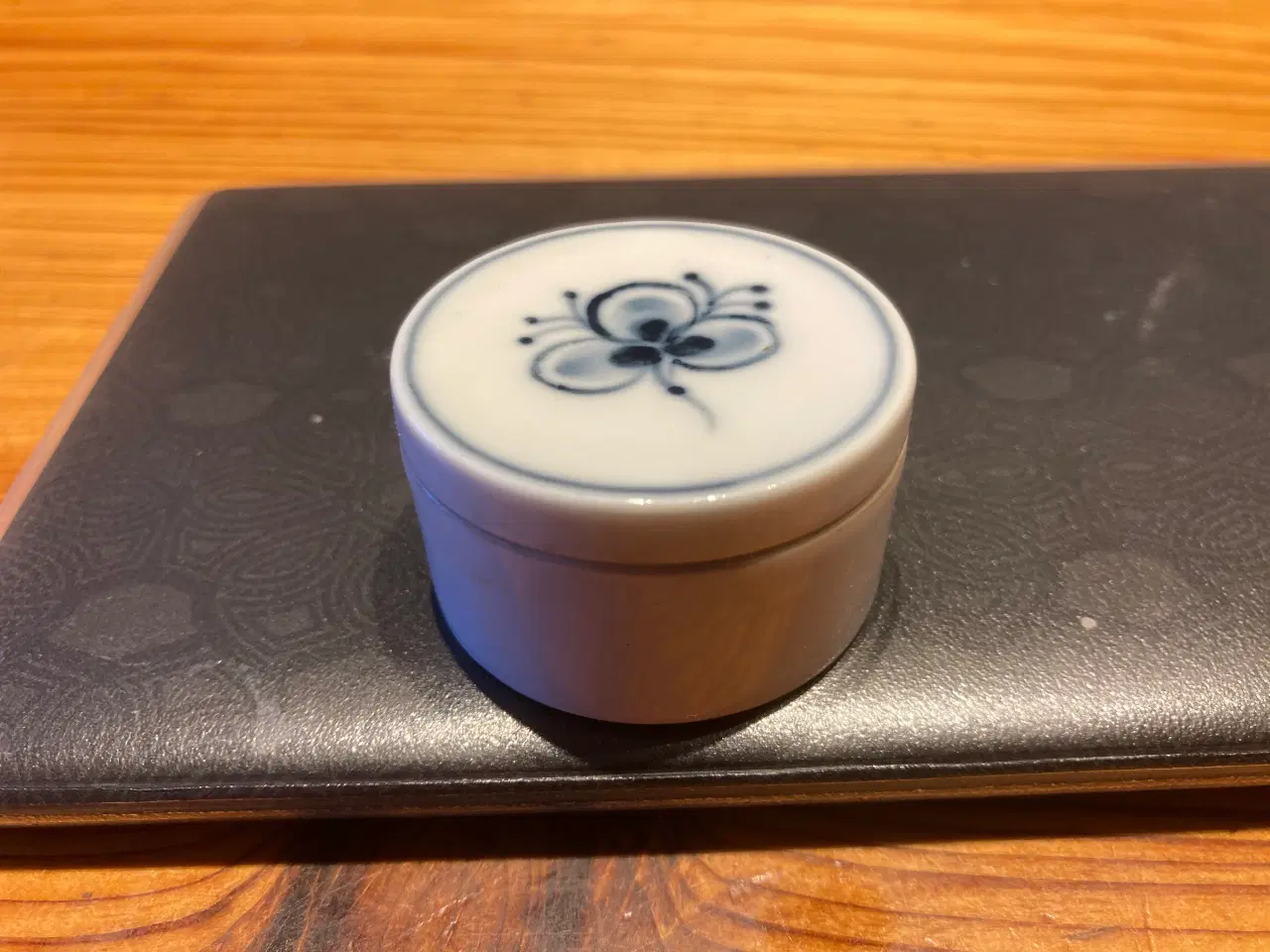 Billede 7 - Pilleæske med låg Royal Copenhagen nr. 4724