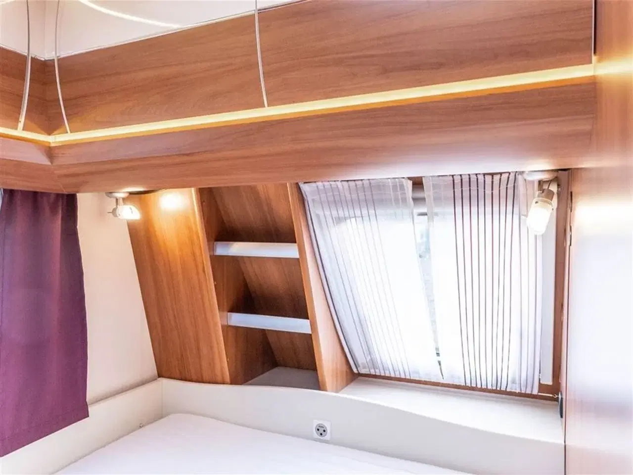 Billede 9 - 2013 - Hobby Excellent 460 UFe Lys og rummelig vogn med solceller og lav totalvægt