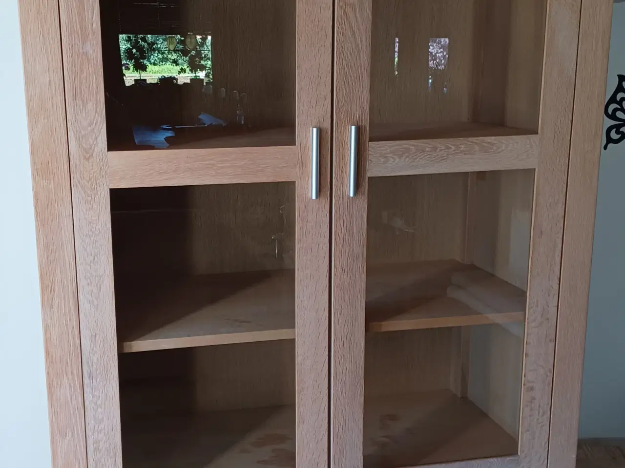 Billede 1 - Flot massivt vitrine skab 