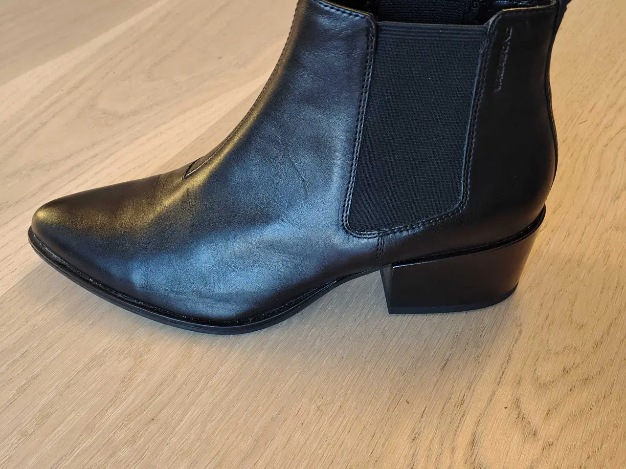 Billede 2 - Ubrugte sorte spidse Vagabond støvler str 40