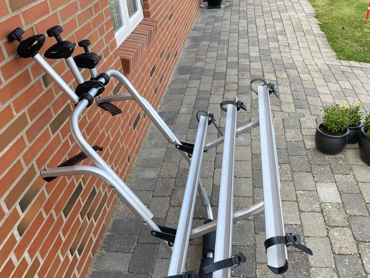 Billede 3 - Cykelholder til 3 cykler med lås.