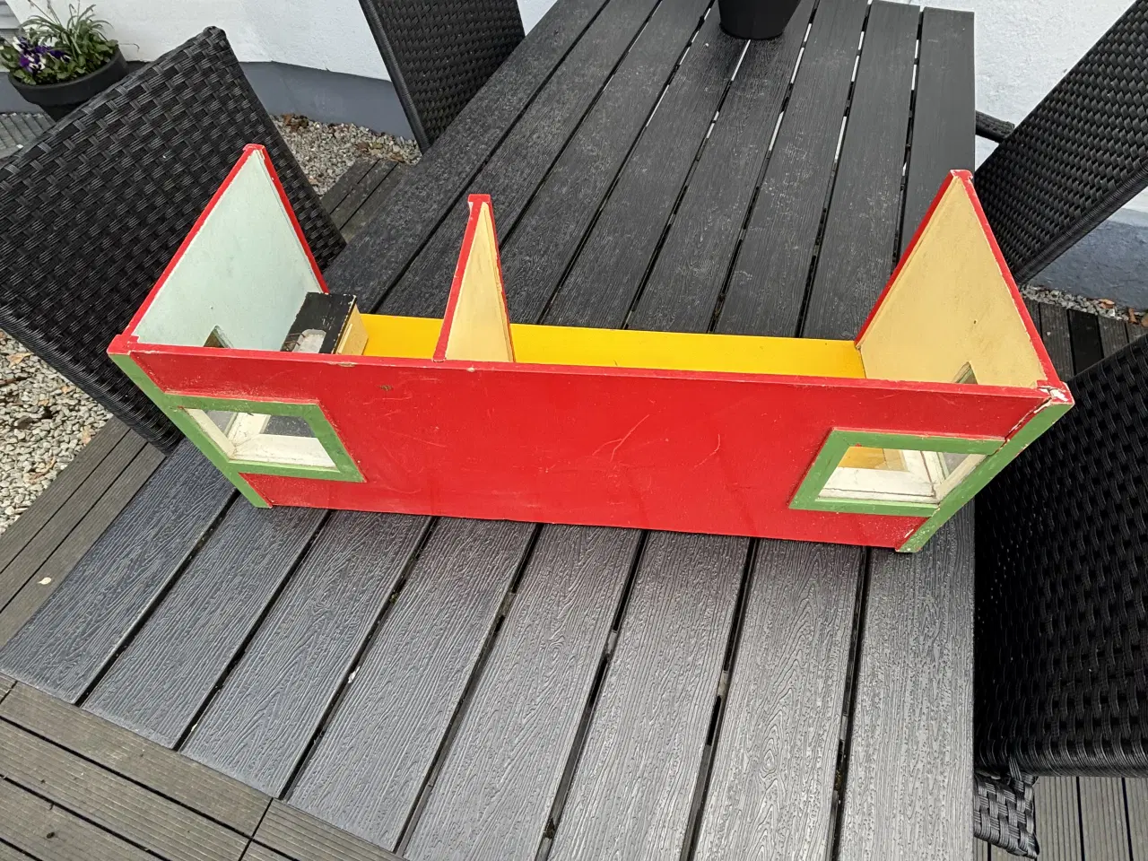 Billede 4 - Dukkehus ?