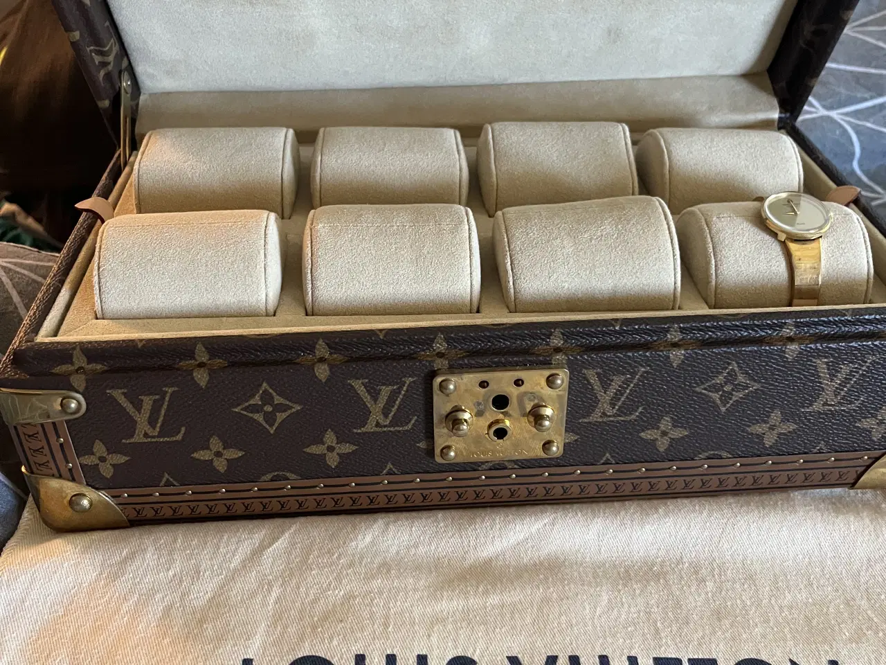 Billede 5 - Luisvutton ur kasse virkelig lækker 