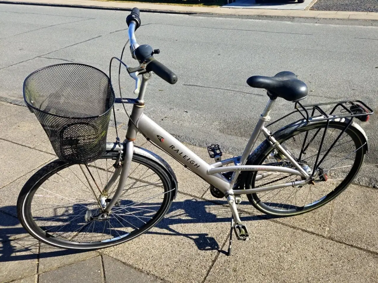 Billede 1 - Raleigh damecykel. 