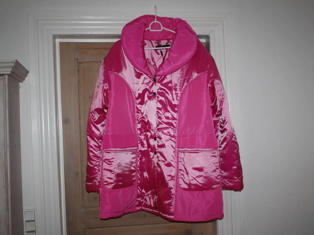 Billede 1 - Jakke fra DNY Cph str. M Stor i størrelsen