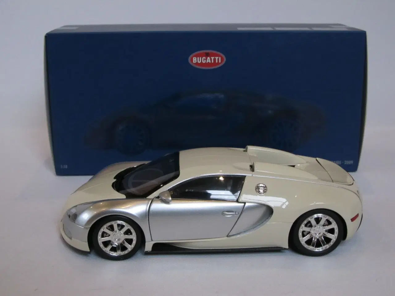 Billede 3 - 2009 Bugatti Veyron 1:18  Edition Centenaire  