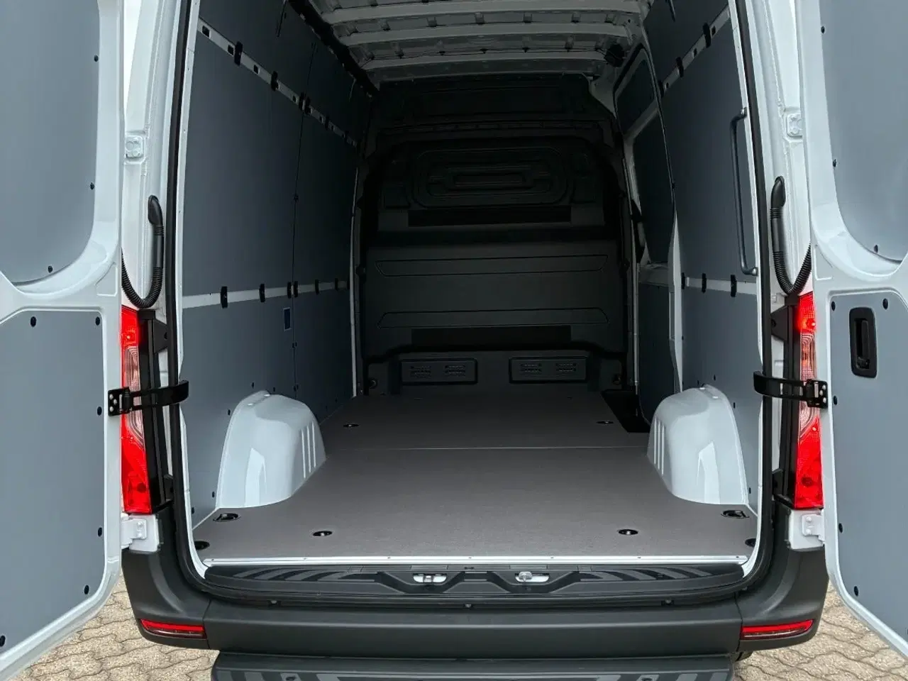 Billede 3 - Mercedes eSprinter 320 81 A2 Kassevogn PRO