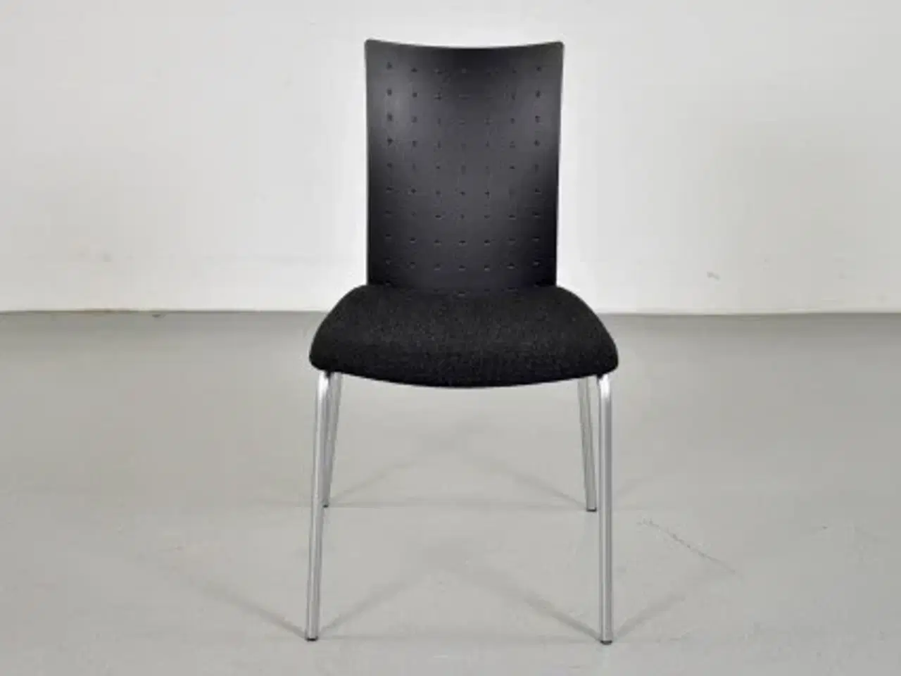 Billede 1 - Randers radius konferencestol med sort ryg og nyt sort polster