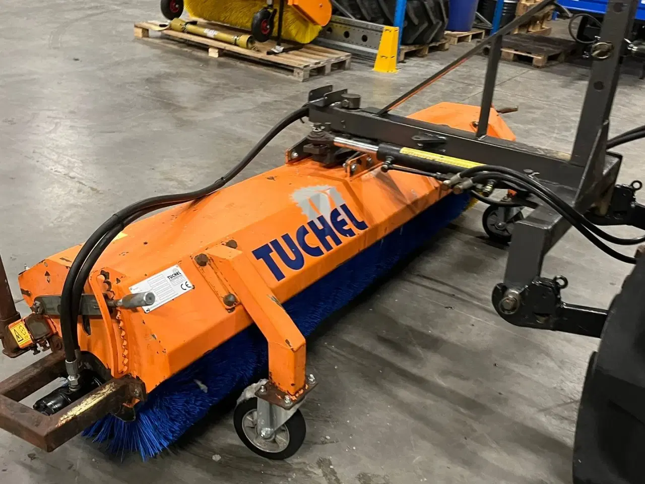 Billede 1 - Tuchel 230 Hydraulisk kost med nylon børster og hydraulisk sving. Brede 2300 o