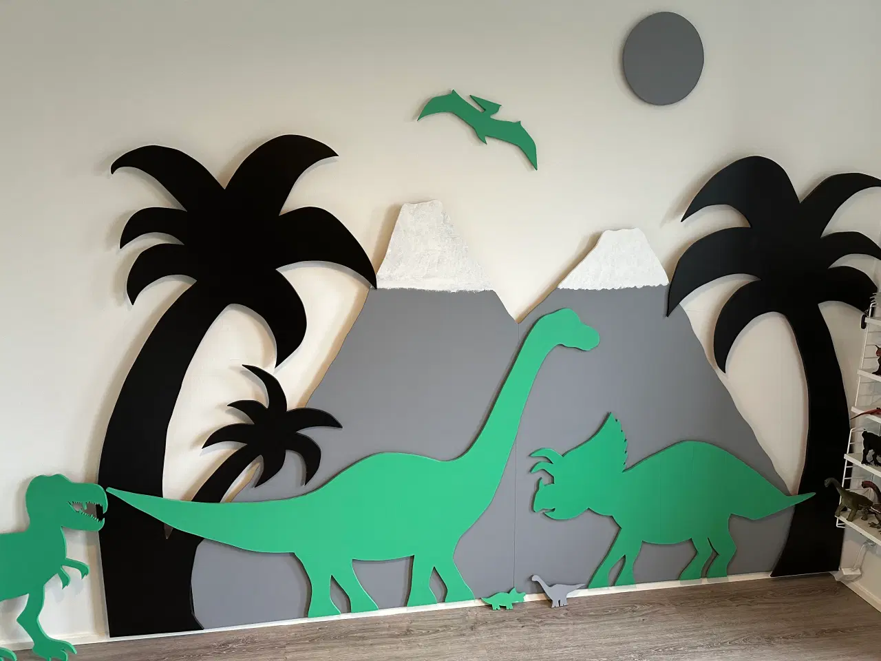Billede 2 - Dinosaur væg udsmykning med lys - børneværelse