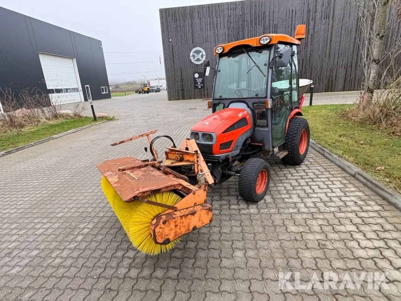Billede 1 - Kompakttraktor med kost og spreder Kioti CK20 HST