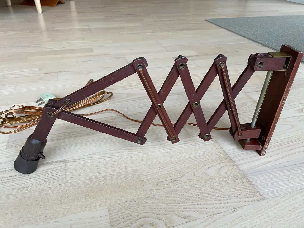 Billede 1 - Flot gammel Saxelampe-teak