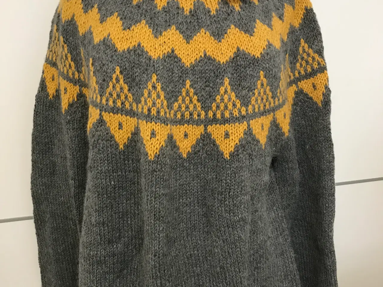 Billede 1 - Håndstrikket sweater str. M/L