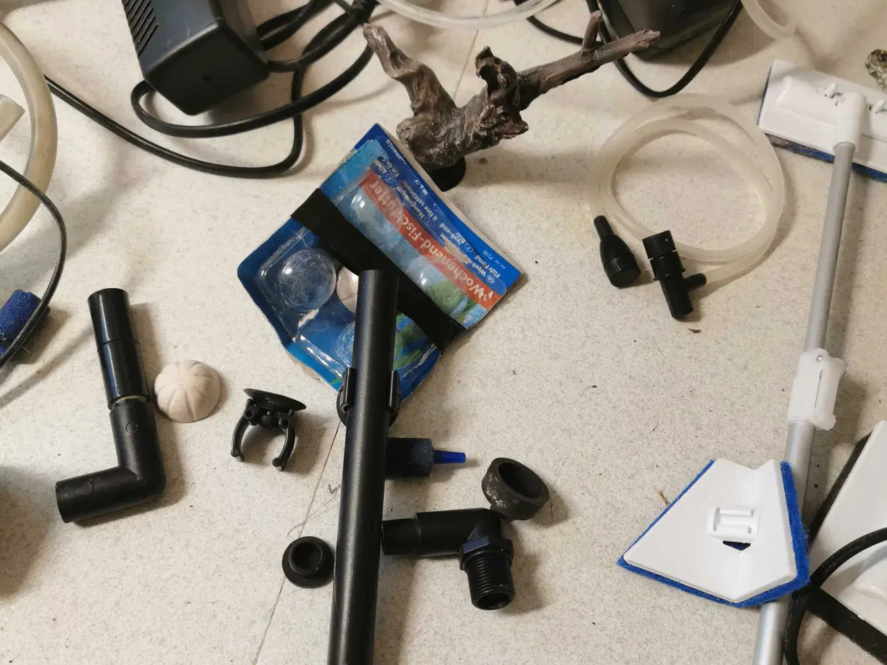 Billede 3 - Akvarium med tilbehør