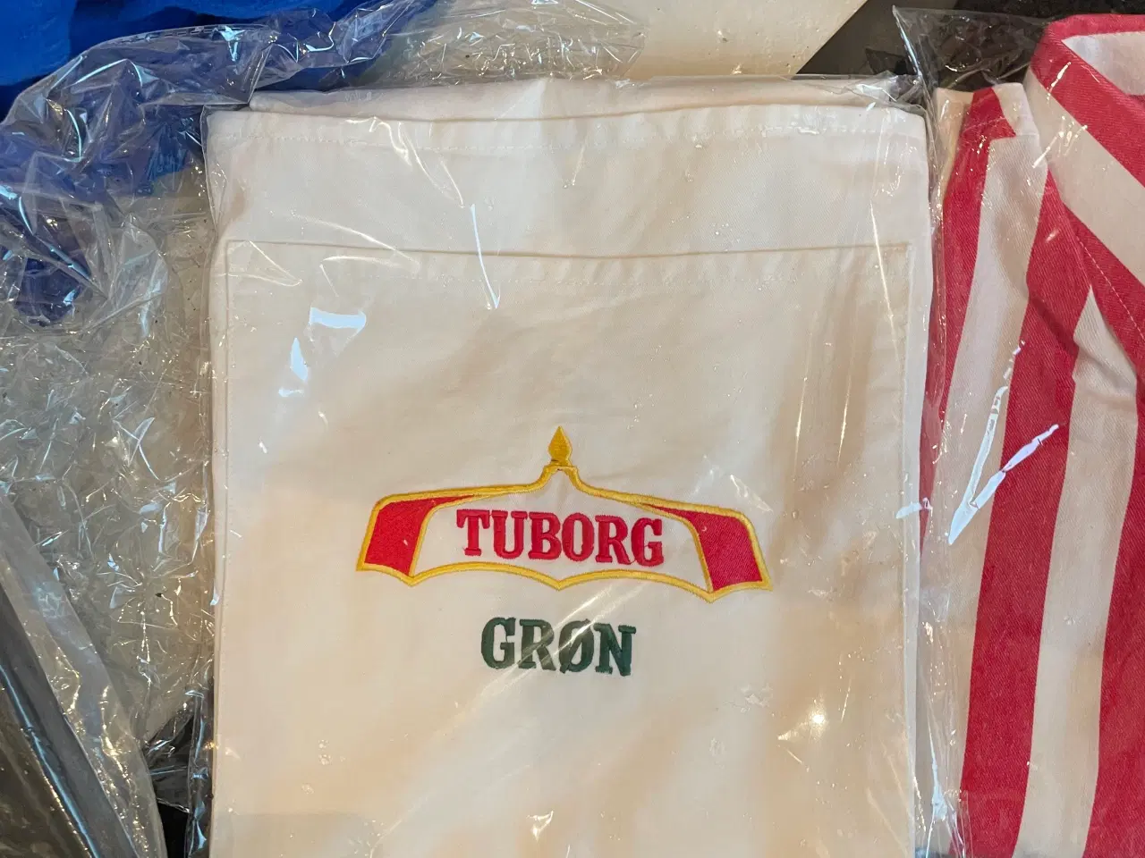 Billede 8 - Tuborg ikoniske sæt skjorte - vest - forklæde -hat