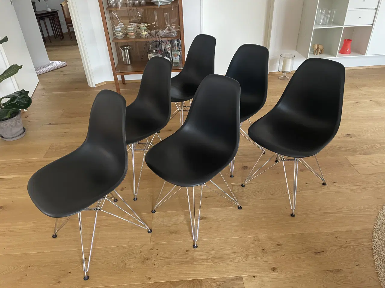 Billede 3 - 6 sorte Eames DSR stole