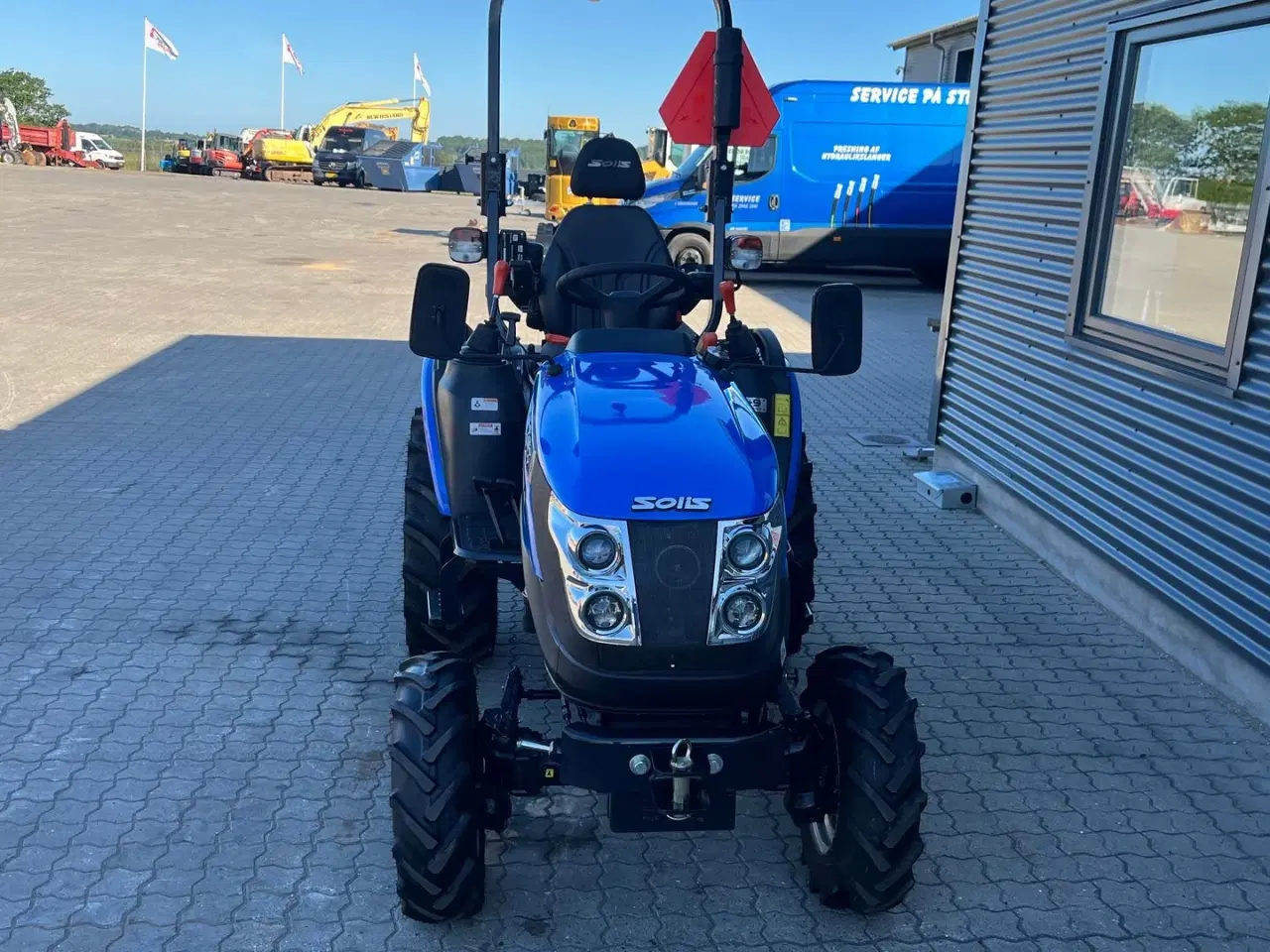 Billede 3 - Solis S26 Shuttle XL Fabriksny 26hk 4WD traktor med vendegear