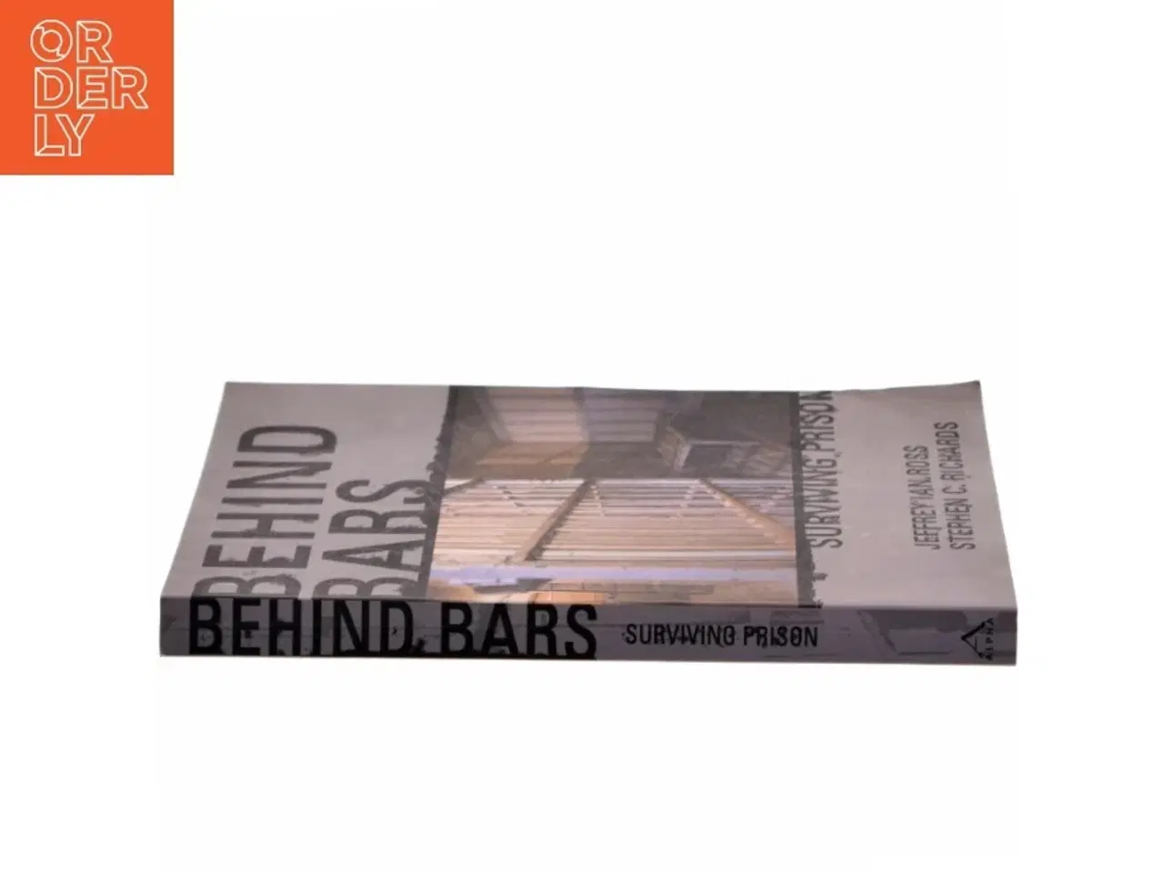 Billede 2 - Behind Bars - Surviving Prison (Bog)