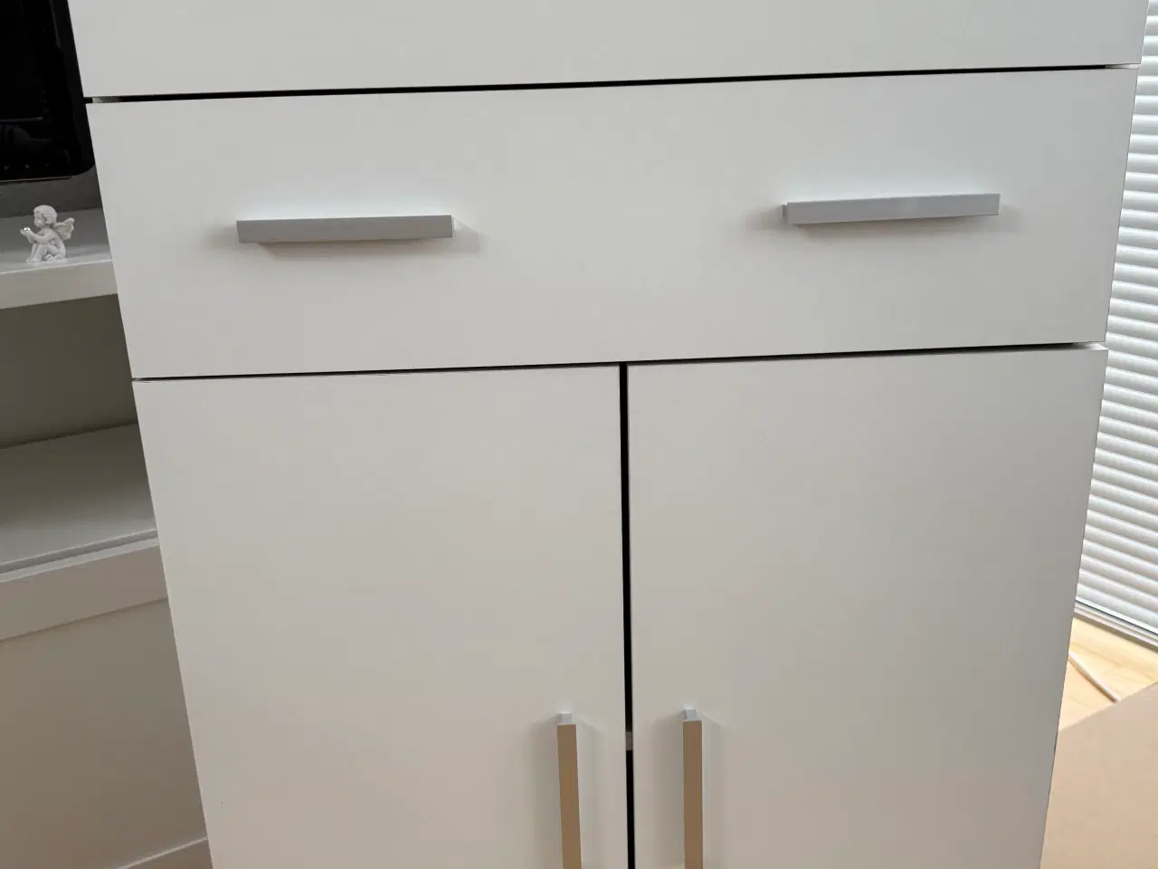Billede 1 - Smart lille kommode med skab